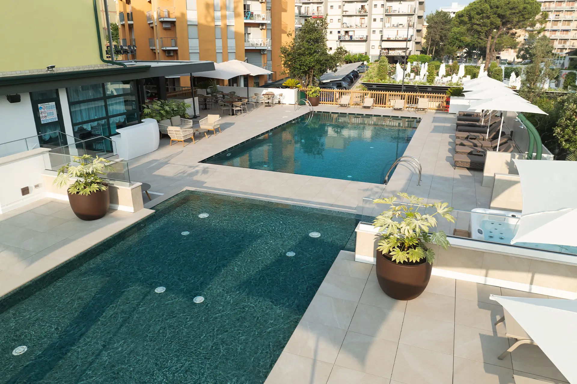 Hotel Concordia Bibione tre stelle superior serate a tema cene bordo piscina