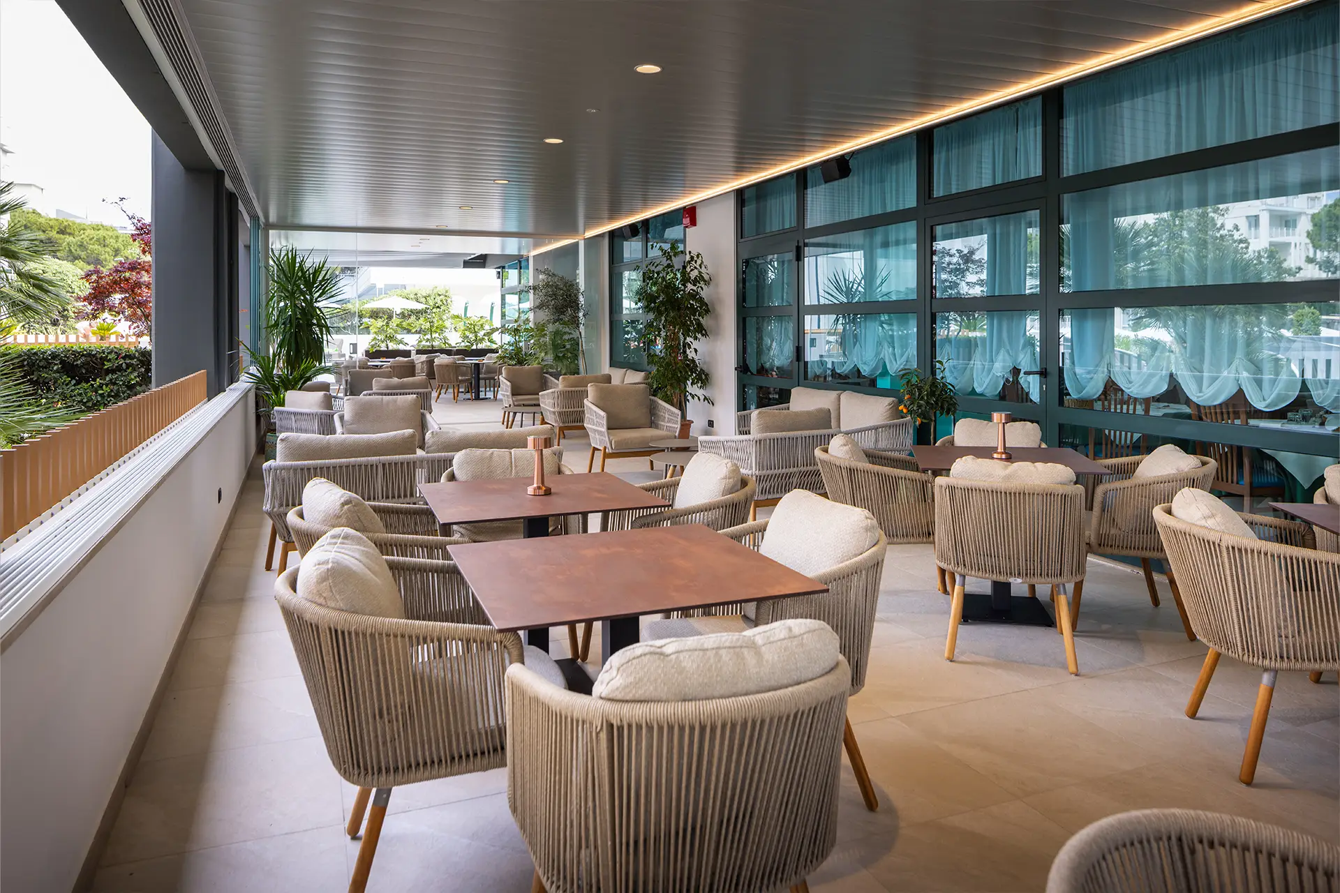 Hotel Concordia Bibione tre stelle superior serate a tema cene bordo piscina